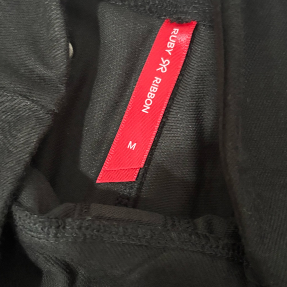 Ruby Ribbon Jean Leggings in Black - Picture 4 of 5